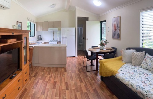 Cooloola Cove Cottage | Quiet Rural Retreat close to Tin Can Bay and Rainbow Beach