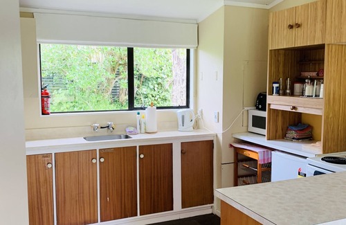 Te Horo Cottage | Quiet Self contained bach.