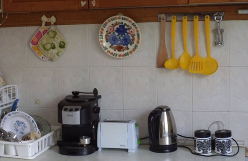 Odesos Apartment | Quiet & Spacious apartment close to attractions,shops,banks,public market
