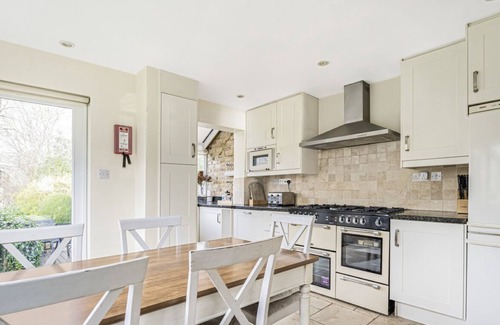 Oxford Cottage | Quiet Spacious Cottage with garden- A comfortable base to explore the City
