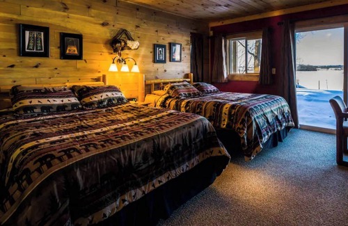 Rice Lake Cabin | Quiet stay on the lake in Room 14 - The Chippewa Lodge - Curriers Lakeview Lodge