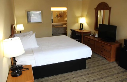 Lynchburg Hotel | Quiet Stay Perfect for Business Travelers at Lynchburg Location