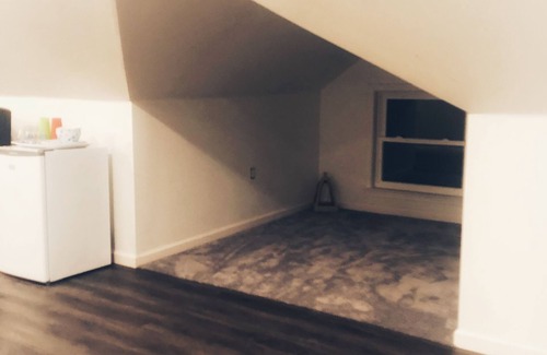 Cardington Apartment | Quiet studio suite in a country setting.