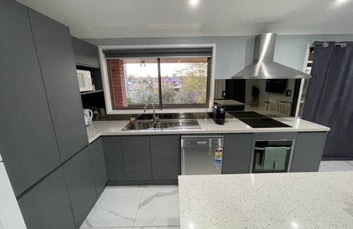 Singleton Heights House | Quiet suburban four bedroom house near shops and RSL club with restaurant.