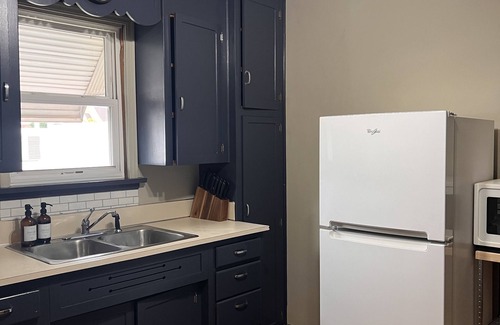 Fairmont Apartment | Quiet Two Bedroom Apartment. Discount for traveling workers.