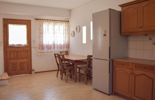 Lavreotiki House | Quiet Wood-Style Maisonette