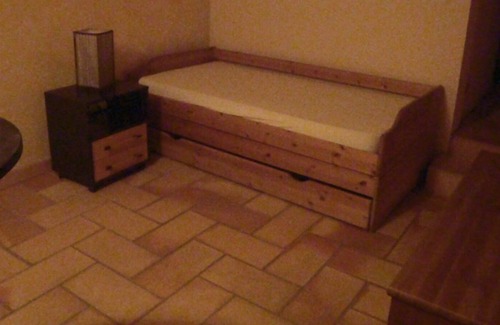 Farges Apartment | Quietly furnished studio