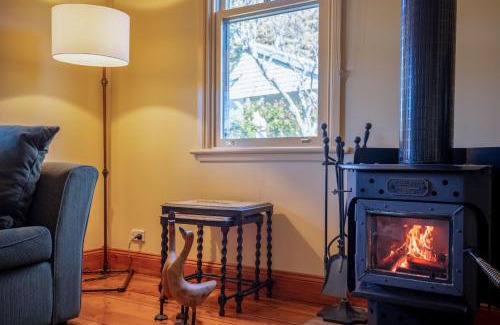 Daylesford House | Quince Cottage - scenic escape with spa