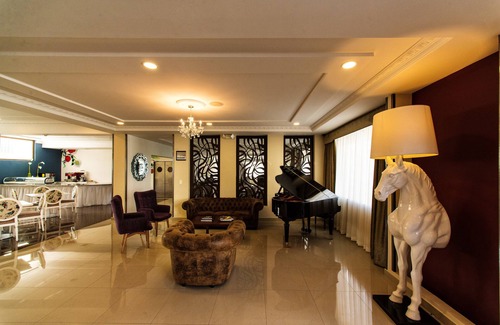 Chimborazo Province Hotel | Quindeloma Art Hotel And Gallery