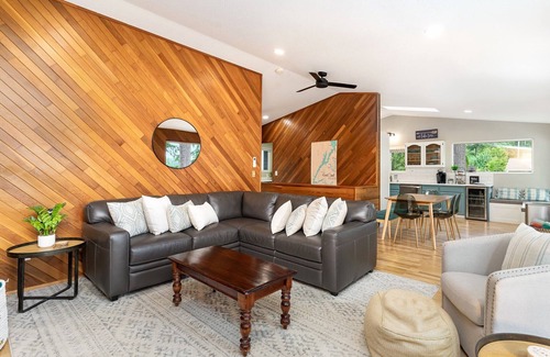 Belfair House | Quintessential cozy Lakehouse! Dogs-OK, Hot tub, Private Beach, Dock, Fireplace