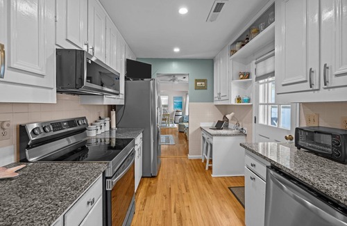 Isle of Palms House | Quintessential Family Beach Cottage/Easy Walk to Beach!