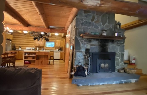 Warren Cabin | Quintessential Vermont log cabin in the Mad River Valley