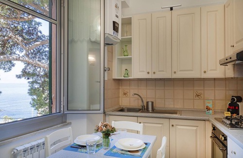 Nervi Apartment | Quinto Seaview Apartment by Wonderful Italy