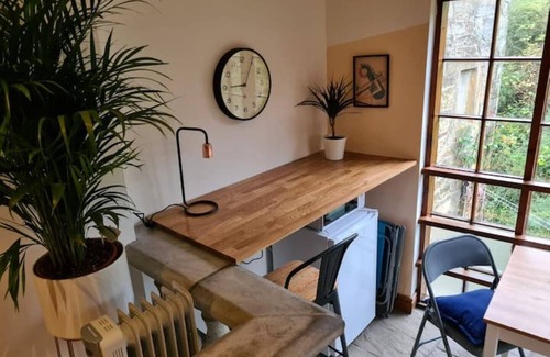 Robin Hood's Bay Apartment | Quirky and quaint beckside cottage situated in smugglers village (pet friendly).