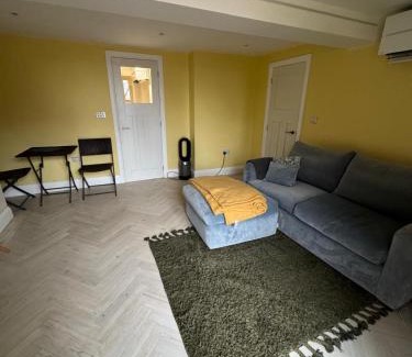 Northampton Apartment | Quirky Garden Apartment