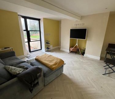 Northampton Apartment | Quirky Garden Apartment