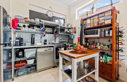 Marrickville House | Quirky Marrickville 1-Bed with Courtyard by Shops
