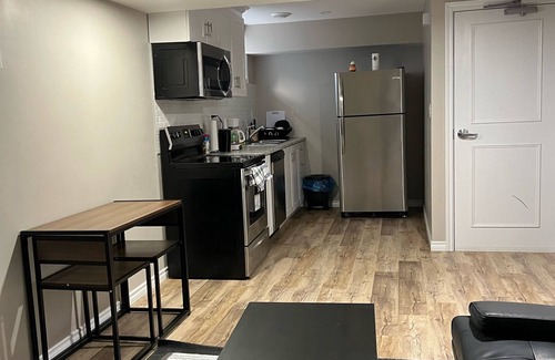 Saskatoon Apartment | Quite and Cozy 1 Bedroom Suite@Rosewood, Saskatoon. Parks and eating close by