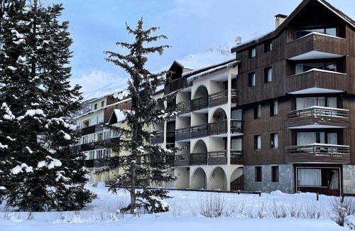La Salle-les-Alpes Apartment | Résidence Grand Serre Che A - Appartement rénové et spacieux · Accès pistes par navette · Linge ménage et Wifi inclus MAE-4754