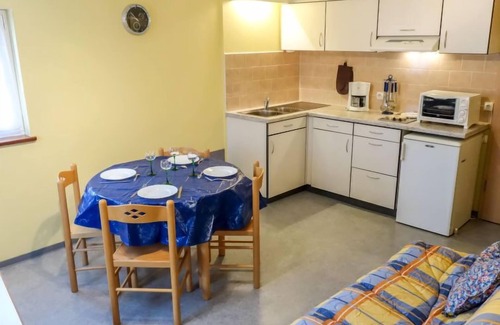 Marckolsheim Apartment | Résidence jaune et rose by Interhome