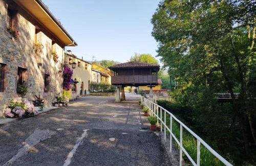 Lloreda House | Río España - Casa amplia con patio y barbacoa en Villaviciosa
