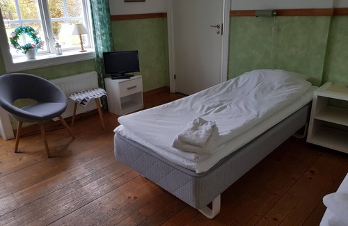 Hjo Municipality Bed & Breakfast | Röda Stallet B&B