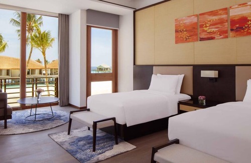 Huruelhi Island House | R 1656 Radisson Blu Resort Maldives