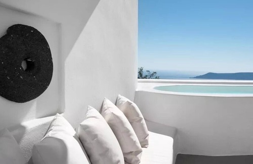 Imerovigli Villa | R 3294 Villa Haruki With External Jacuzzi ,Bath Amenities & Daily Maid Service.