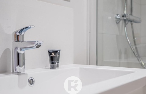 Quartier Exposition-Bajatiere Apartment | R'Appart L'atelier Voyageur S1