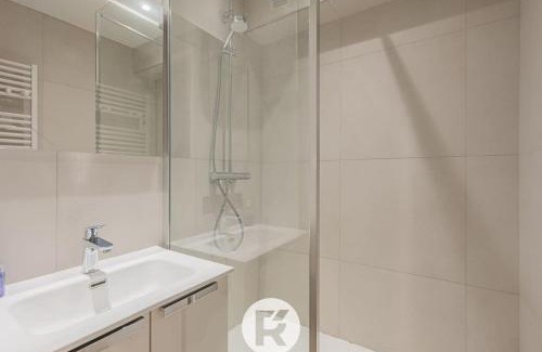 Quartier des Eaux-Claires Apartment | R'Apparts T2 Refuge Chic