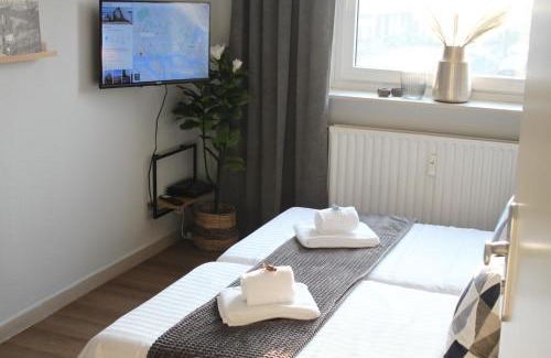 Langenhorn Apartment | R B Apartment Hamburg Duo - 1-2 Personen - Küchenzeile - Smart TV - kostenloser Parkplatz - Bad mit Toilette und Dusche auf dem Flur gegenüber des Zimmers