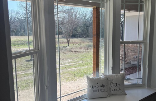 Calera House | R&M Red Roof Cabin - family friendly, fishing, FUN