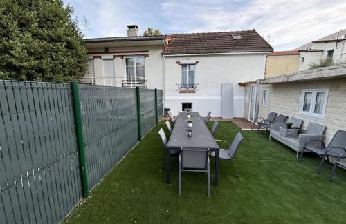 Bagneux Villa | R- Maison 6 chambres 3 min metro 10 lits PARC EXPO