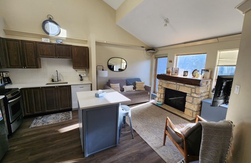 Village North Condo | R&R Retreat - In the Heart of the Village - 1 BEDROOM + LOFT