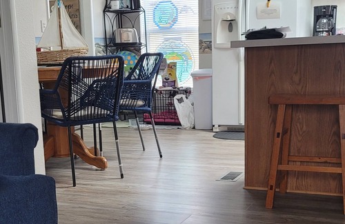 Harbor Cottage | R Sounds of the Sea -Home w/Rooftop deck-Oceanview -Children over 11-no pets -n