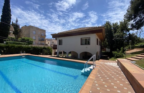 Segur de Calafell Villa | R161 Villa França 2 piscinas, jardín, tenis