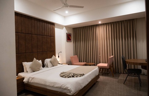 Jamnagar Hotel | RAAJ SVASTIK INN