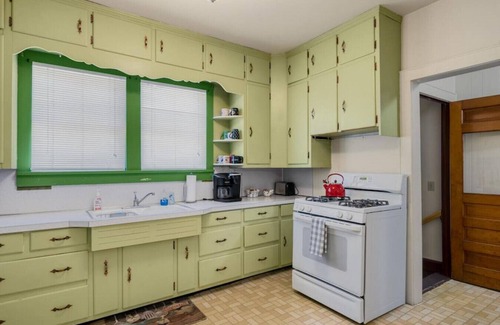 Berlin House | Raber House · Sleep up to 9 on Main Street - Raber House