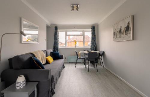 Newbury Apartment | Racecourse Revelation! Free parking