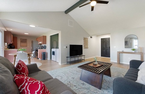 Fort Wayne House | Radiant Rio! NEW Renovation, 3BD 1 King | Parkview
