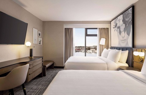 Richmond Hotel | Radisson Blu Vancouver Airport Hotel & Marina