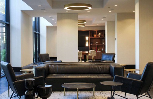 Richmond Hotel | Radisson Blu Vancouver Airport Hotel & Marina
