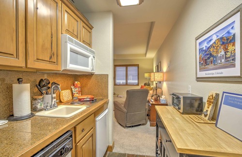 Four O'Clock Condo | Raft, Hike + Bike: Breck Studio, Walk to Main St!