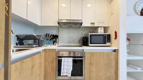 Al Raha Beach Apartment | Raha Loft Trend 1BR - Stylish Stay with Pool & Gym Near Al Raha Mall & Beach
