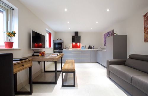 Nailsworth Condo | Railway Apartments
