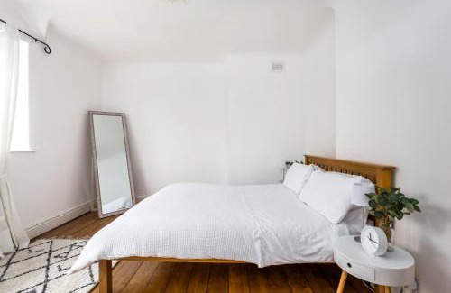 Port Sunlight House | Railway Cottage, Port Sunlight - Stanley-Stays