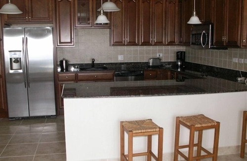 Maho Condo | Rainbow Beach Club 2 Bedroom Condo - Our Rose in Winter