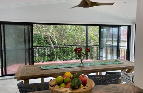 Bonny Hills House | Rainbow Beachhouse - deluxe, pristine location