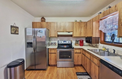 Valley Creek Run House | Rainbow Mountain Retreat - Explore the Charm of Maggie Valley , Pet Friendly