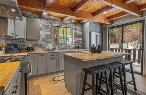 Big Bear City House | Rainbow Tree Haus Sum